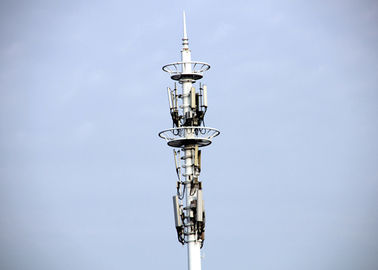 Torre monopolar de las telecomunicaciones del teléfono celular, torre monopolar de la célula con la junta del resbalón